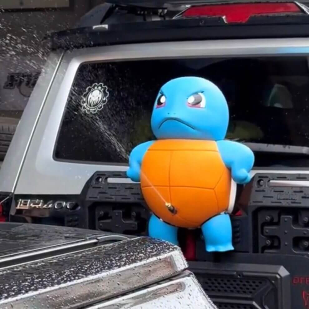 Trendy Car Accessories Spraying Water Turtle