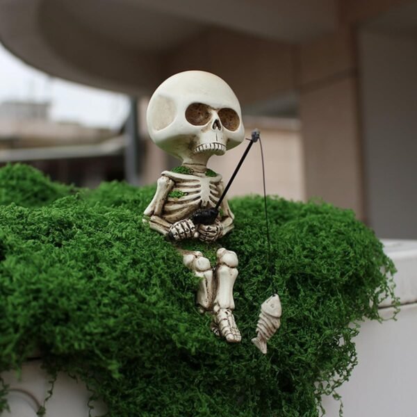 Fishing Skeleton Statue Halloween Garden Accessory - Image 6
