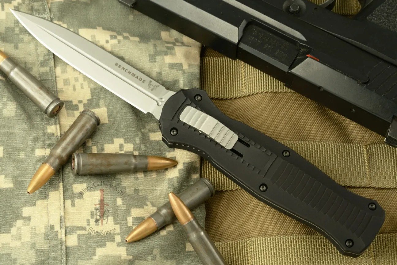 Black/White D2 Plain Edge 3300BK Infidel OTF Automatic Knife - Image 5